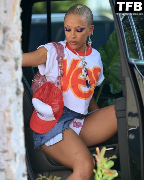 Doja Cat Puts on a Sexy Display While Spotted Shopping in Calabasas on modelfansclub.com