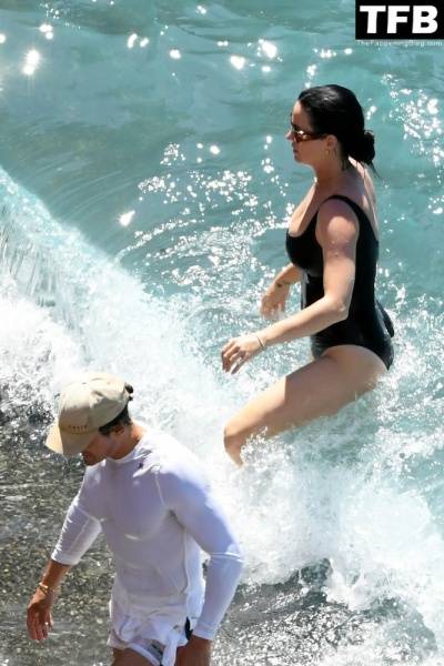 Katy Perry & Orlando Bloom Enjoy Their Summer Vacation on Positano on modelfansclub.com