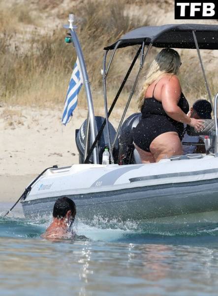 Gemma Collins Flashes Her Nude Boobs on the Greek Island of Mykonos - Greece on modelfansclub.com