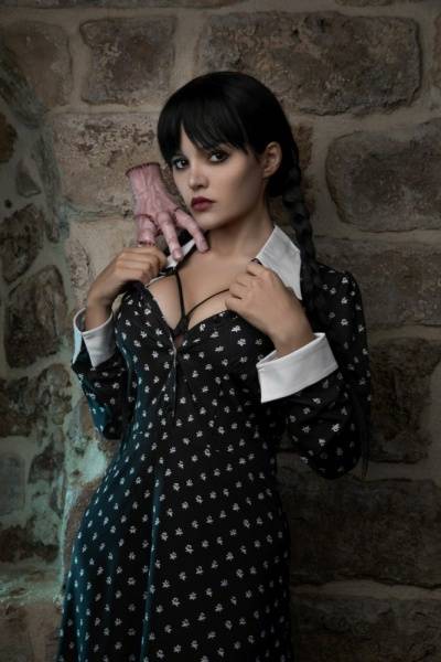 Kalinka Fox Nude Wednesday Addams Cosplay Patreon Set Leaked on modelfansclub.com