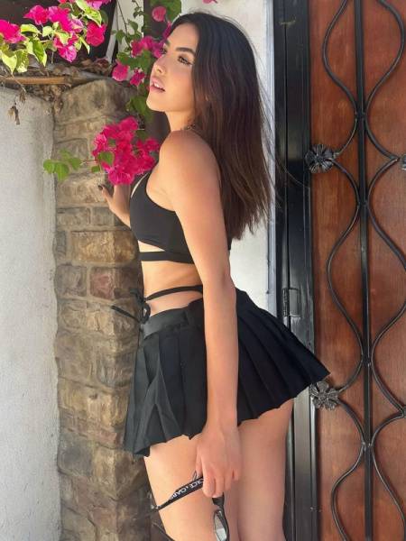 Andrea Botez Sexy Skirt Outfit Set Leaked on modelfansclub.com