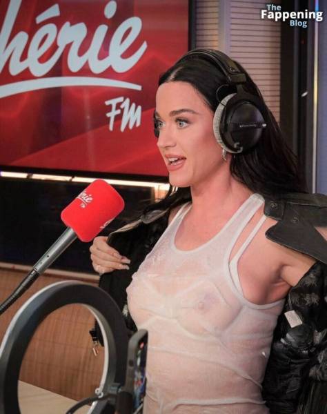 Katy Perry Flashes Her Nude Tits (3 Photos) - city Paris on modelfansclub.com