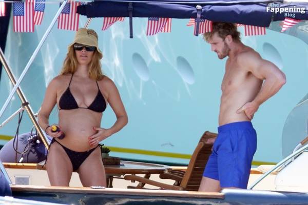 Nina Agdal & Logan Paul Celebrate July the 4th Independence Day in Capri (45 Photos) - Usa - Italy on modelfansclub.com