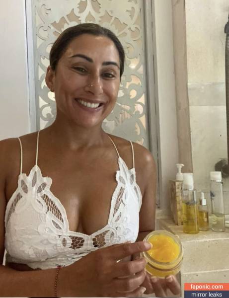 Saira Khan aka iamsairakhan aka sairasbum Nude Leaks on modelfansclub.com