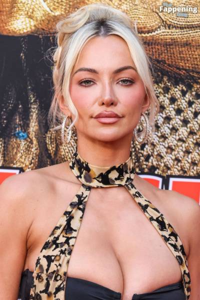 Lindsey Pelas Displays Her Sexy Boobs at the “Jackpot!” Premiere (11 Photos) - Los Angeles - China - city Hollywood on modelfansclub.com