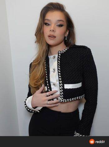 Hailee Steinfeld / haileesteinfeld Leaked Nude OnlyFans on modelfansclub.com