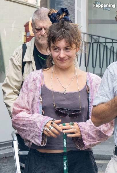 Ruby Ashbourne Serkis Goes Braless with Her Dad in London (24 Photos) - Britain - city London on modelfansclub.com